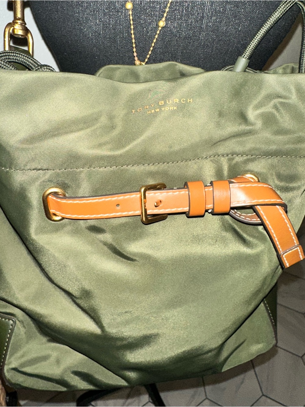 Tory Burch Olive Green Shoulder Bag with Tan Accent - Picture 6 of 6